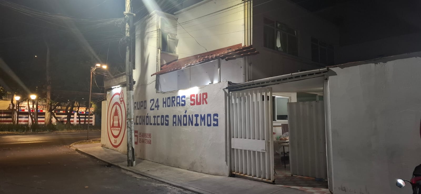 Entrada del Grupo 24 horas Sur de AA